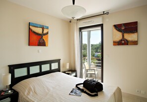 Apartment | 2 bedrooms, bed sheets - Luxury Apartment With Large Terrace (Mandelieu-La-Napoule)