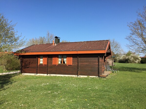 Exterior - Cozy Bungalow With a Stove, in a Nature Reserve (Hayingen)