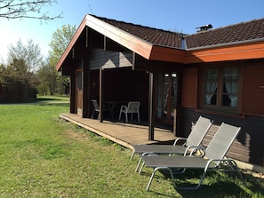 House | Balcony - Cozy Bungalow With a Stove, in a Nature Reserve (Hayingen)