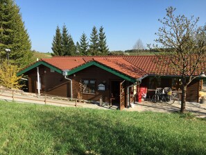 Exterior - Cozy Bungalow With a Stove, in a Nature Reserve (Hayingen)