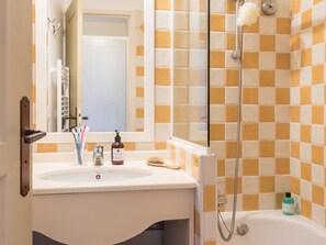 Apartment | Badezimmer | Handtücher