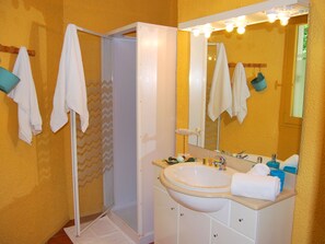 House | Bathroom | Shower - Cozy House With Covered Terrace (Gramat)