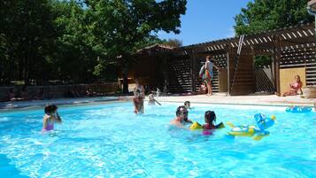 Kolam renang outdoor