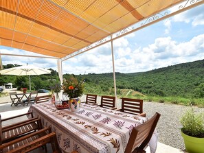 Balcony - Villa With Guest House, 2 Swimming Pools, and Wide View (Artignosc-sur-Verdon)