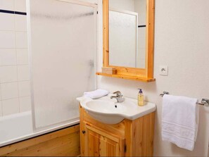 Apartment | Badezimmer | Badewanne