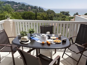 Balcony - Attractive Apartment With Dishwasher, in Cozy Coastal Town (Le Lavandou)