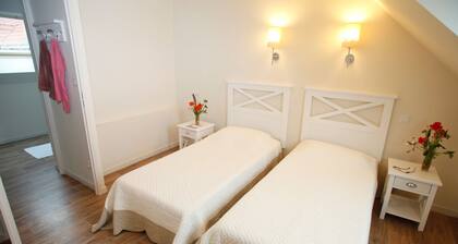 Relaxing Coastal Apt for 8