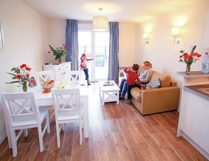 Dining - Relaxing Coastal Apt for 8 (Le Crotoy)