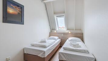 Apartment | 1 bedroom, individually furnished, bed sheets