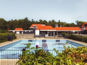 Pool - Apartment on Texel Near De Koog Beach (De Koog)