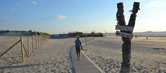 Bungalow in Dunes With Nautical Charm