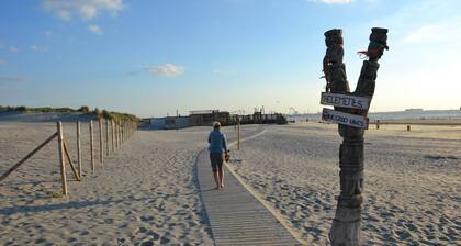 Bungalow in Dunes With Nautical Charm