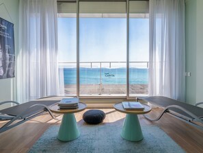 1 bedroom, bed sheets - Stylish Apartment With AC, Located on a Beautiful bay (Rayol-Canadel-sur-Mer)