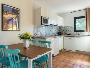 Dining - Stylish Apartment With AC, Located on a Beautiful bay (Rayol-Canadel-sur-Mer)