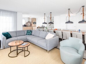 Villa | Vardagsrum | Tv
