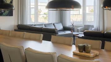 Villa | Salle de séjour | Télévision