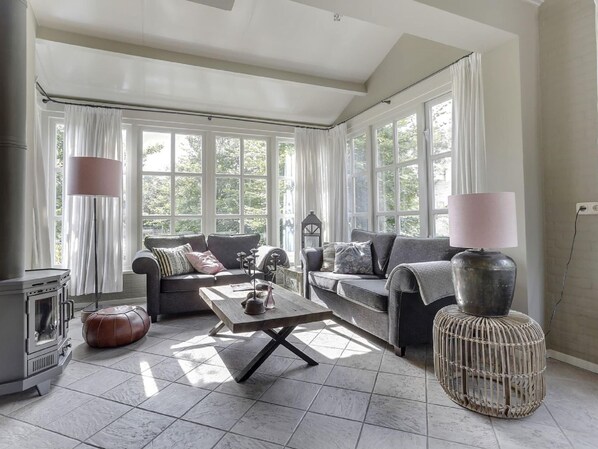 Living area - Luxury Villa in De Pier With Sauna (Uden)