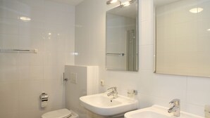 Shower - Detached Villa With Dishwasher Near Leeuwarden (Noardburgum)
