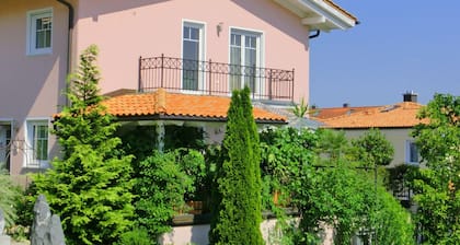Charming Apartment With Terrace in Deggendorf