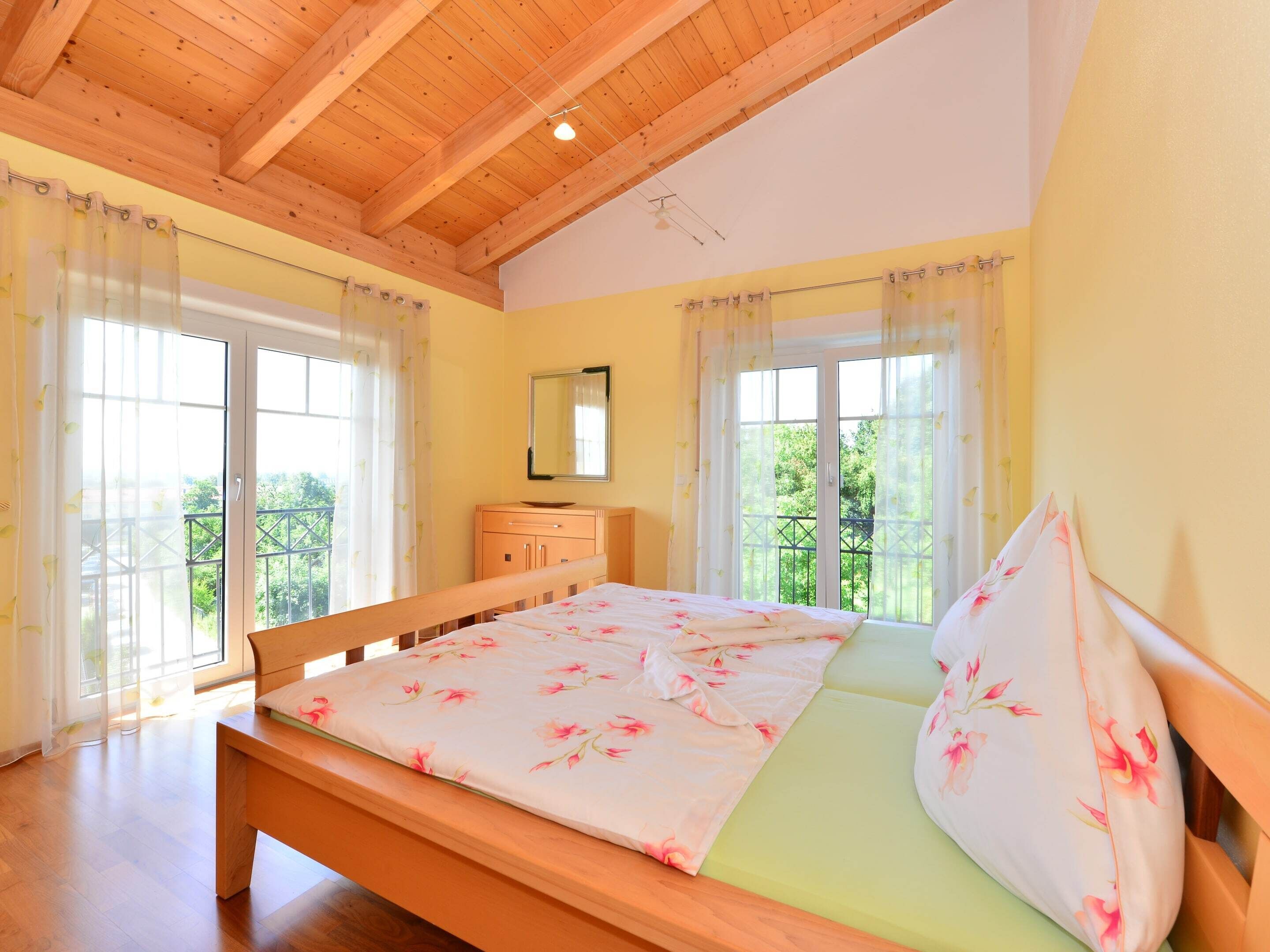 House | 4 bedrooms, individually furnished, bed sheets