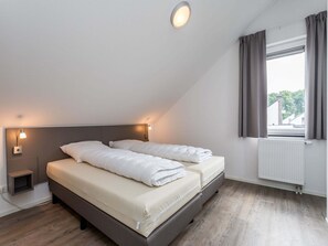 2 Schlafzimmer, individuell eingerichtet