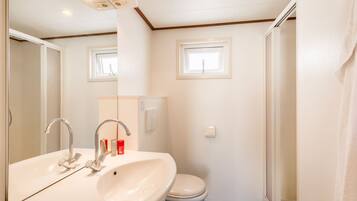 Bathroom | Shower