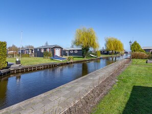 Property grounds - Cozy Holiday Home With Terrace (Giethoorn)