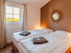 2 bedrooms, individually furnished - Cozy Holiday Home With Terrace (Giethoorn)