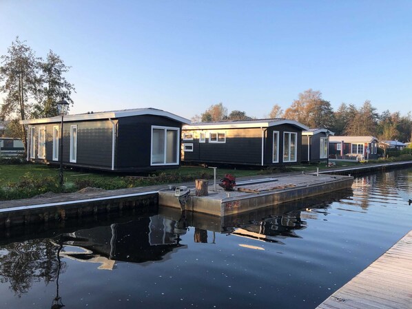Exterior - Cozy Holiday Home With Terrace (Giethoorn)