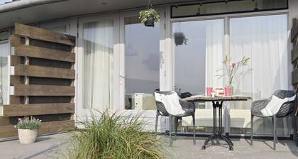 Modern Suites Near Beach