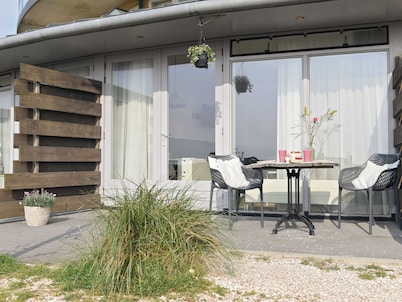 Modern Suites Near Beach