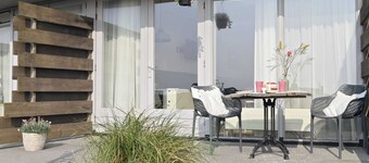 Modern Suites Near Beach