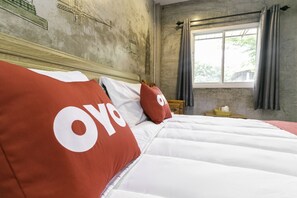 Standard Double Room | Desk, free WiFi, bed sheets - The Rome Resort (Pranburi)