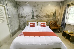 Standard Double Room | Desk, free WiFi, bed sheets - The Rome Resort (Pranburi)