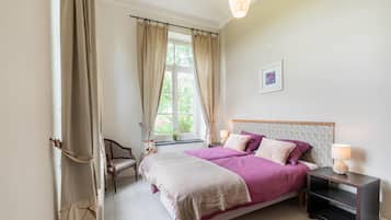 House | 6 bedrooms, individually furnished, iron/ironing board, bed sheets