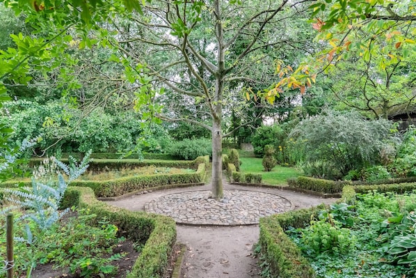 House | Garden