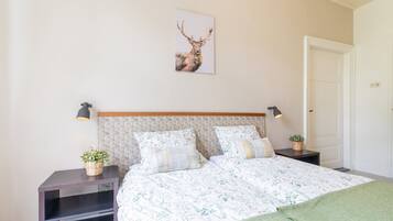 Maison | 6 chambres, ameublement personnalisé, fer et planche à repasser