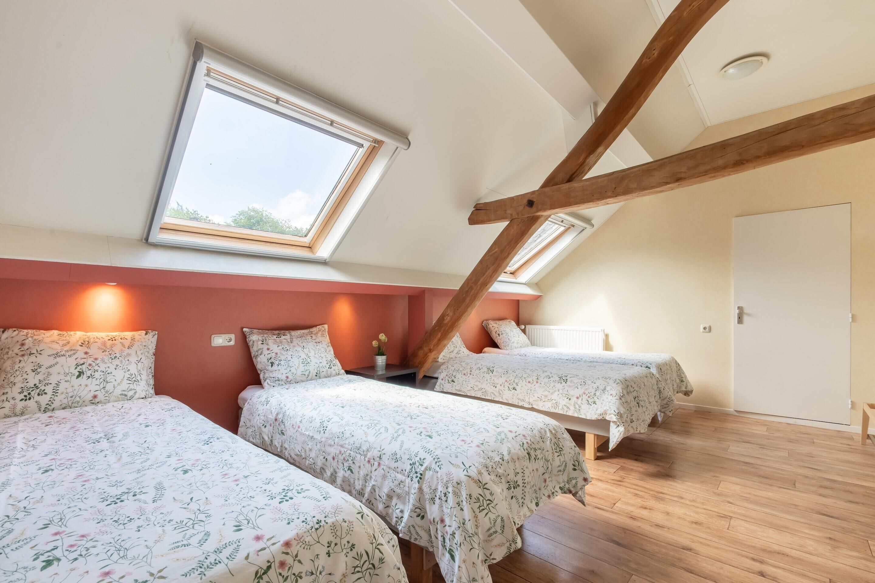 6 bedrooms, individually furnished, iron/ironing board, bed sheets