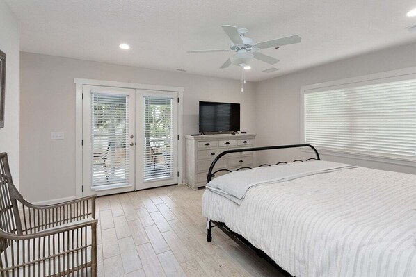 4 bedrooms, iron/ironing board, free WiFi, bed sheets