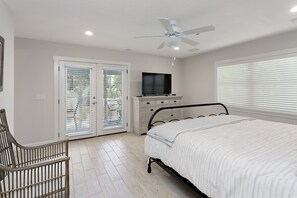 4 bedrooms, iron/ironing board, free WiFi, bed sheets