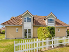 Villa | Exterior - Restyled Villa With Dishwasher and Whirlpool, Near the Sea (Kamperland)