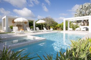 Outdoor pool - 🌴 5 Bed Villa, Ocean View , Pool with Jacuzzi, Near Crane beach🌴 (Saint Philip)