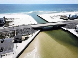 Beach nearby, sun-loungers, beach towels