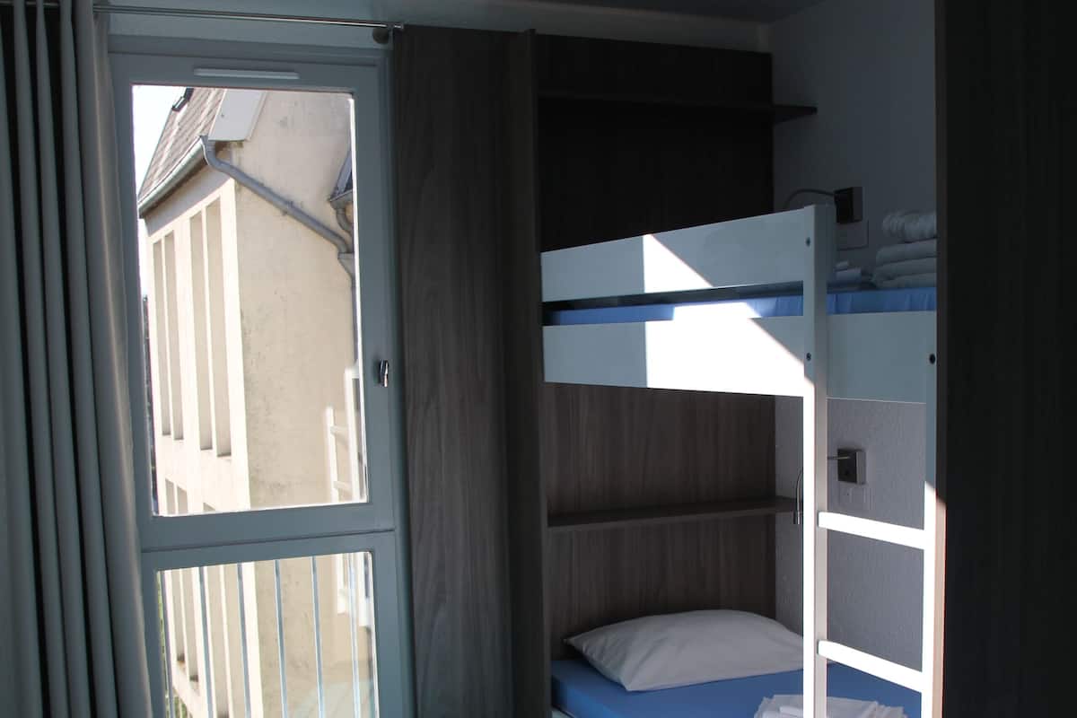 Individually furnished, soundproofing, bed sheets