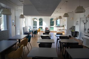 Free daily cooked-to-order breakfast 