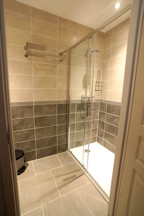 Combined shower/tub, hair dryer, bidet