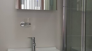 Apartment, 1 Bedroom | Bathroom - Studio For 2 In Good Location (Blackpool)
