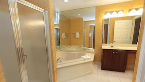 Bathroom - Summerbay Williamsburg Plantation Resor t (Williamsburg)
