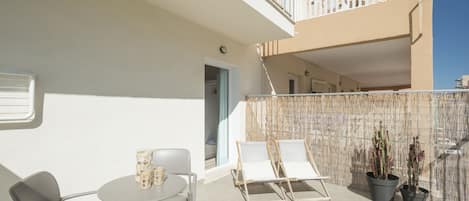 Superior Twin Room, Terrace | Minibar, in-room safe, individually decorated, individually furnished