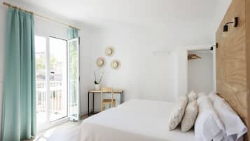 Superior Twin Room, Balcony | Minibar, in-room safe, individually decorated, individually furnished